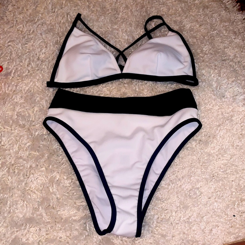 High waisted NWT black and white bikini